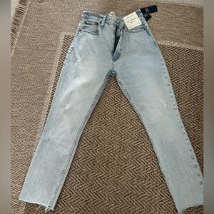 NWT. They say skinny but I’d say between skinny and straight leg